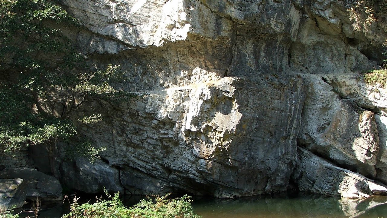 Blasted Rock (Piatra Puscata) hanging path - Cerna Valley