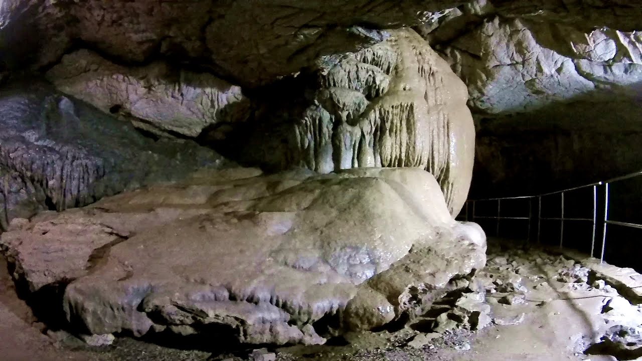 Vadu Crisului cave